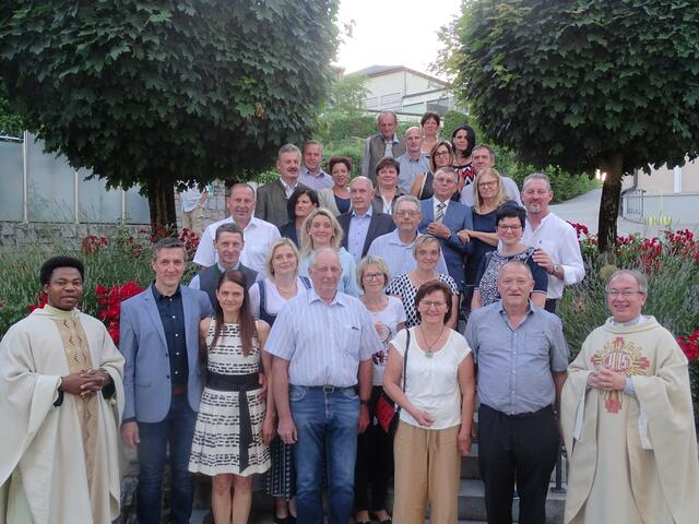 Große Feier in der Pfarre Steinakirchen: Kaplan Pater Samuel Igwe und Pfarrer Hans Lagler mit den Jubilaren aus dem Kleinen Erlauftal. | Foto: Markus Eder