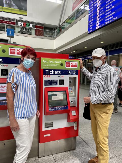 Rosemarie Böhm und Wolfgang Schmengler sind seit zehn Jahren als ÖBB Senior Mobil Berater unterwegs.