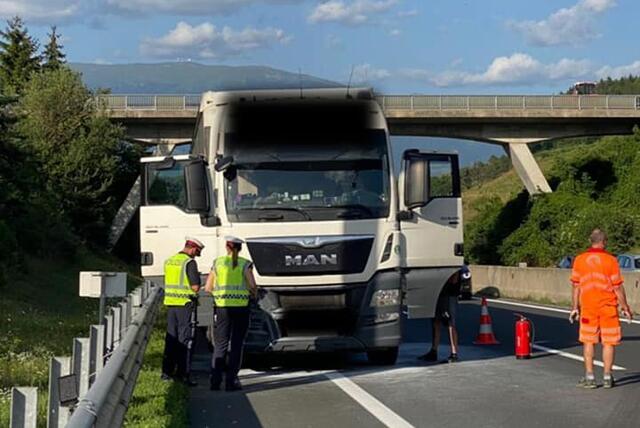 Der LKW blieb zwischen dem Donnersberg- und dem Haberberbtunnel stehen. | Foto: FF St. Andrä