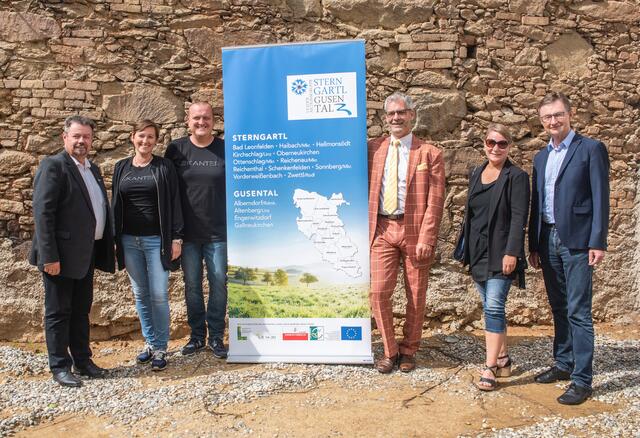 Von links: Herbert Fürst, Michaela und Gernot Neuhauser, Martin Tanzer, Martina Birngruber und Franz Tauber.