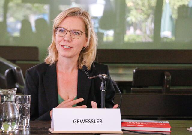 Bei einer Pressekonferenz mit Klimaschutzministerin Gewessler wurde der neue Bericht des APCC zu Tourismus und Klimawandel präsentiert. 
 | Foto: Franziska Marhold