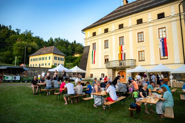 Das Schlossareal in Keutschach dient der Veranstaltung als festlicher Rahmen.