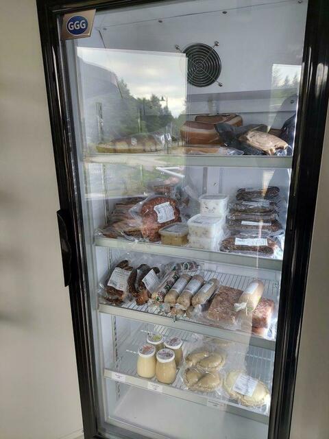 Auch Fleischprodukte werden in der Hütte angeboten. | Foto: Marktgemeinde Bad Bleiberg