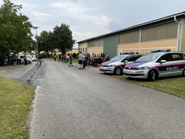 Die Polizei sorgte am Jochrisihof für Sicherheit... | Foto: Kautzky