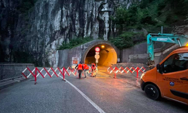Die Arbeiten auf der B145 beim Sonnsteintunnel in Traunkirchen laufen auf Hochtouren. Wenn alles klappt, kann die Sperre am Nachmittag des 21. Juni aufgehoben werden.