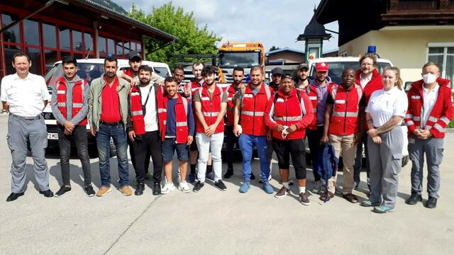 Das Team besteht aus 16 Bewohnern der Rotkreuz-Asylquartiere Flussbauhof und Seekirchen | Foto: RKS Salzburg