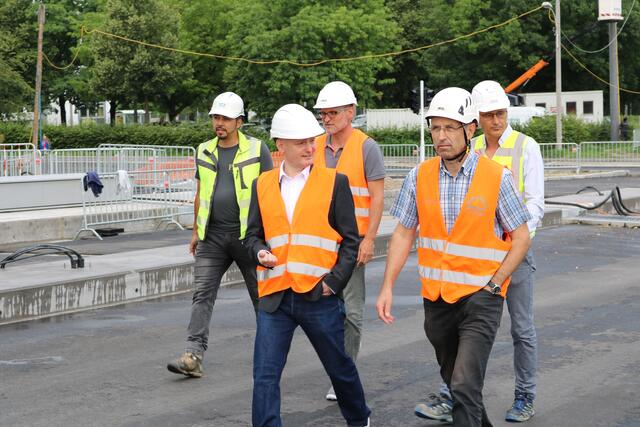 Der erste Termin führte Markus Hein zur Neuen Eisenbahnbrücke. | Foto: FPÖ Linz