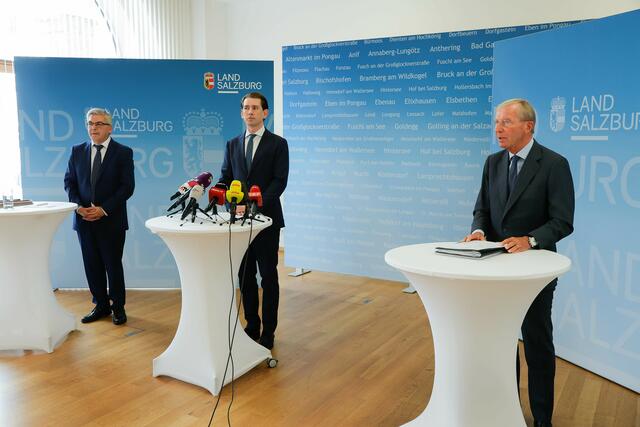 Landesrat Josef Schwaiger, Bundeskanzler Sebastian Kurz und Landeshauptmann Wilfried Haslauer (v.l.) | Foto: Land Salzburg/Neumayr