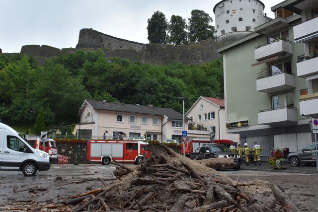 Freiwillige Helfer werden in Kufstein und Umgebung nach wie vor gesucht.  | Foto: ZOOM.Tirol