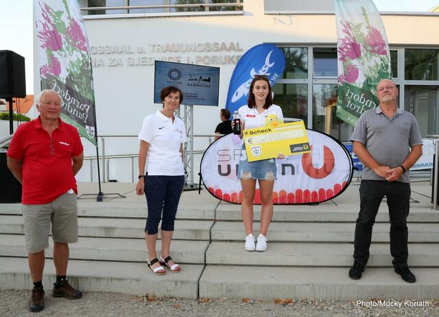 Vertreter der Schwimmunion Neusiedl und der Sportunion wünschten alles Gute.