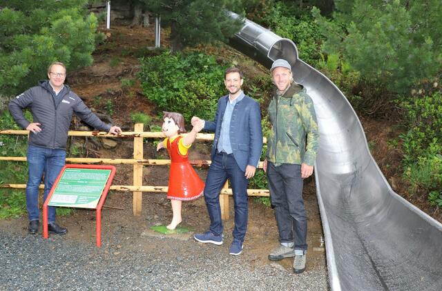Heidi Hotels-Geschäftsführer Lukas Köfer, Tourismuslandesrat Sebastian Schuschnig, Heidi-Alm Geschäftsführer Florian Köfer (v.l.)