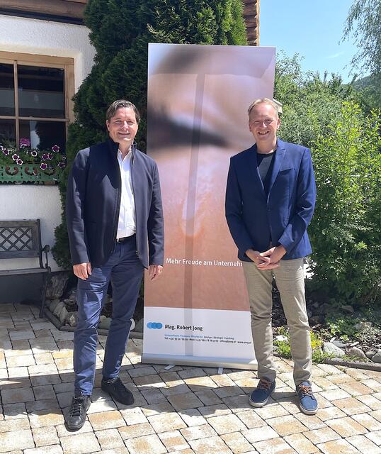 WB-Bezirksobmann Peter Seiwald und Robert Jong. | Foto: WB Tirol