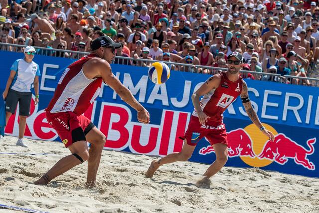 Clemens Doppler (r.) und Alexander Horst möchten bei der Beachvolleyball-EM am Heumarkt an glorreiche Zeiten anknüpfen. | Foto: ACTS/Jörg Mitter