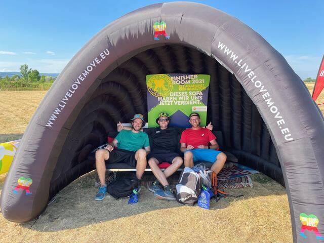 Die legendäre Finisher-Couch stand heuer am ehemaligen Flak-Schießplatz direkt neben dem Campingplatz Oggau.