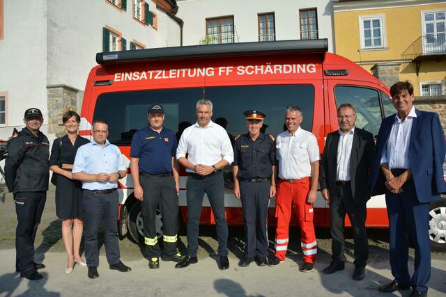 Einen Tag nach dem jüngsten Hochwasser am 18. und 19. Juli besuchte Innenminister Karl Nehammer Schärdings Blaulichtorganisationen und Einsatzkräfte.