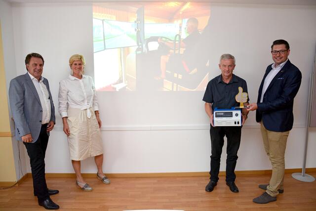 WKNÖ-Präsident Wolfgang Ecker, WKNÖ-Direktor-Stv. Alexandra Höfer und Ernst Brandstätter mit Fachgruppenobmann des NÖ Güterbeförderungsgewerbes Markus Fischer.
