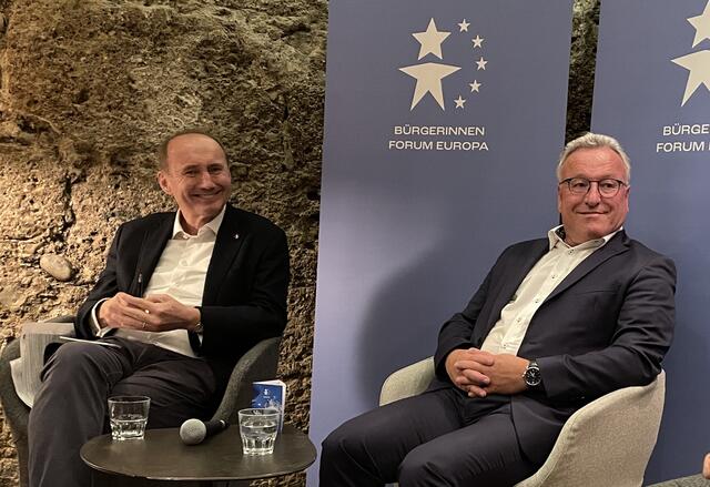 Bürgerforum-Obmann Othmar Karas und Landeshauptmann-Stellvertreter Heinrich Schellhorn im Kellergewölbe der Blauen Gans.