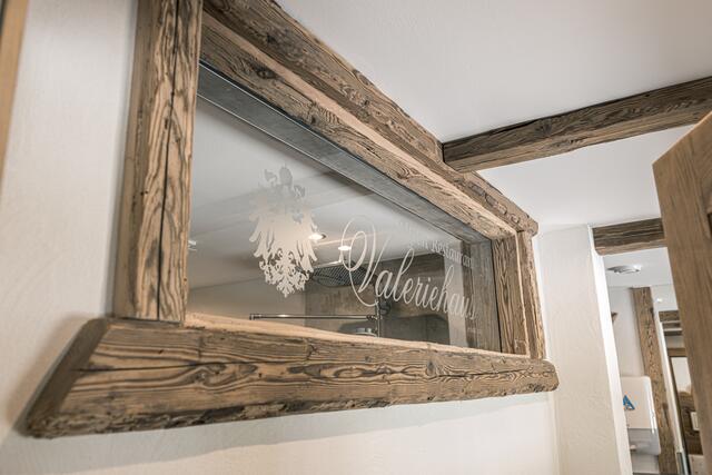 Viel Holz, liebevolle Deko - einfach hübsch, das neue Valeriehaus. | Foto: Ronny Katsch