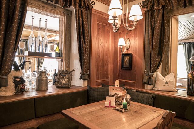 Mit viel Herzblut und hingebungsvoller Detailarbeit ist jedes Eck im Valeriehaus durch Liene und Otto ein Kunstwerk geworden.  | Foto: Ronny Katsch