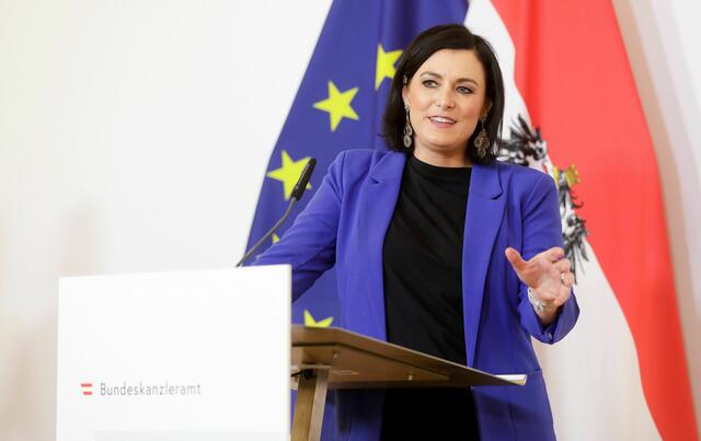 Bundesministerin Köstinger steht unter Kritik der Naturschutzorganisationen.