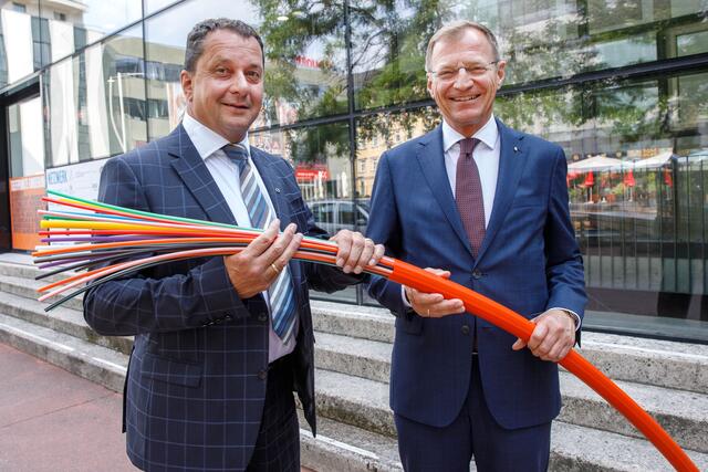 ÖVP-Bezirksobmann Anton Froschauer mit Landeshauptmann Thomas Stelzer. | Foto: OÖVP