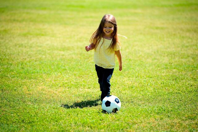 Bei "Playmakers" werden Disneyfilme mit Fußballübungen verbunden und nachgestellt. Für die Mädchen ein großer Spaß.