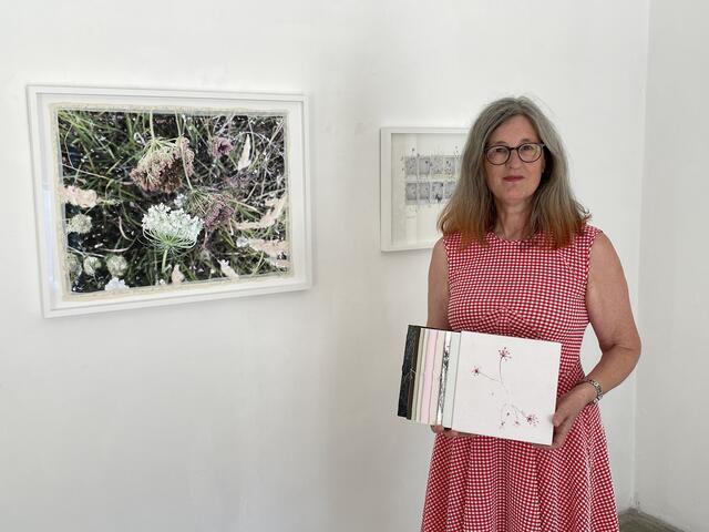 Regina Anzenberger in ihrer Gallerie.