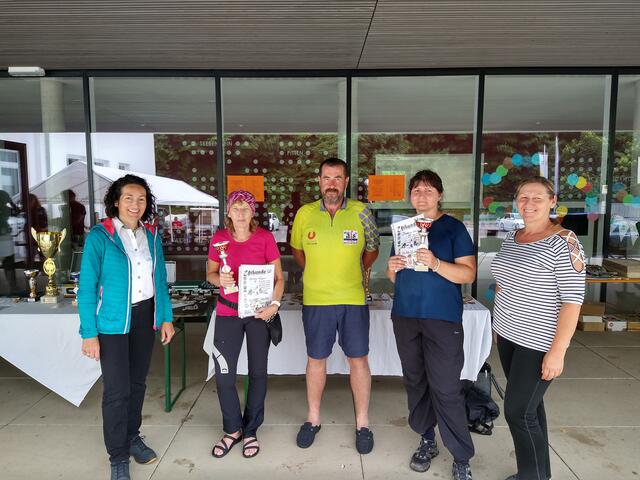 Waltraud Ungersböck (Landtagsabgeordnete und Vizebürgermeisterin Scheiblingkirchen-Thernberg), Martina Wagner (53 Jahre aus Puchberg, 1. Platz Damenwertung), Organisator Toni Haindl, Bettina Hauser (53 Jahre aus Himberg, 2. Platz Damenwertung) sowie Gemeinderätin Renate Stadler.