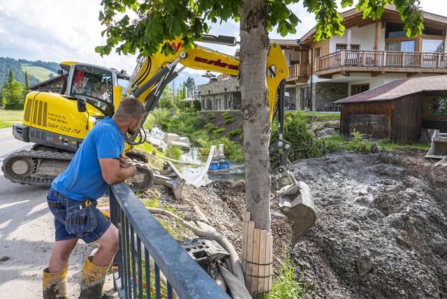 Das schnelle Tempo der Verbauung hat schlimmeres verhindert. In einem Monat sollen die Abreiten abgeschlossen sein. Ein Jahr früher als geplant. | Foto: Holzknecht