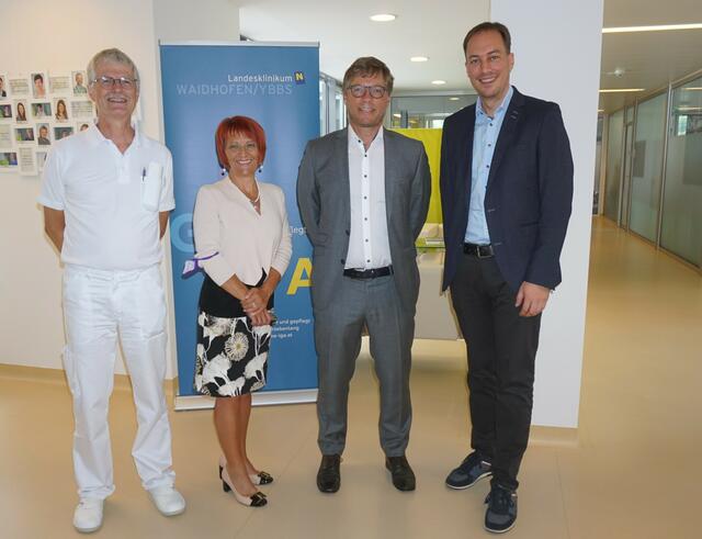 Hubert Rogenhofer (Ärztlicher Dir. Stv.), Doris Fahrnberger-Schober (Pflegedirektorin), Stefan Leidl (Ärztlicher Direktor), Martin Kaiser (Kaufmännischer Direktor).