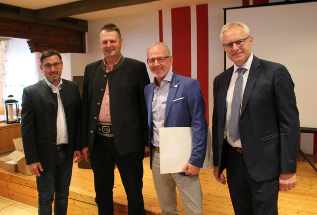 Parteitag der OÖVP Handenberg: Klaus Mühlbacher, Johannes Fankhauser, Friedrich Weilbuchner, Ferdinand Tiefnig (v. l.). | Foto: OÖVP Handenberg