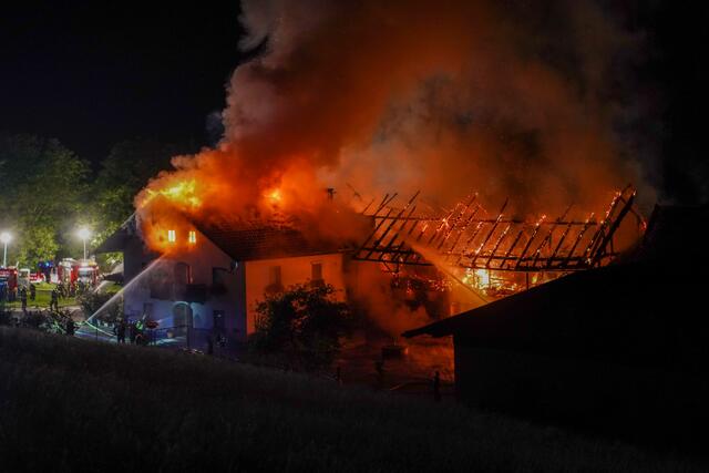 Elf Feuerwehren kamen zu Hilfe. | Foto: Scharinger