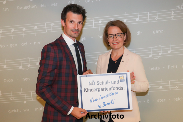 René Lobner und Christiane Techl-Hofmeister, Geld aus dem Schul- und Bildungsfonds auch für den Bezirk Gänserndorf | Foto: ÖVP NÖ