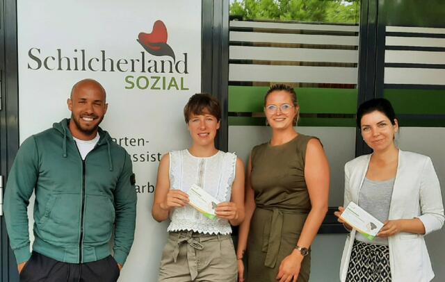 Das Damenteam im Sozialverein Schilcherland mit Sitz in Deutschlandsberg mit  Julia Streit-Putzi, Johanna Eberhardt und Susanne Sackl freut sich über die Spende an Antigentests, die Valentin Marko, Vertriebsleiter der ProPlace GmbH, überbracht hat. | Foto: KK