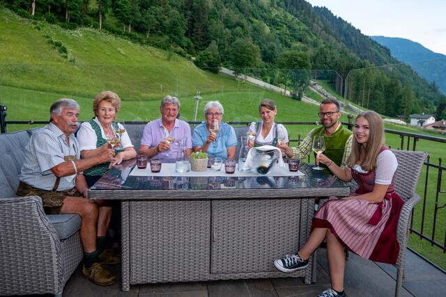 Christine Hochgerner und Hans Karner aus Kirchstetten Niederösterreich, Klaus Trabitzsch und seine Gattin Hannelore mit den Gastgebern, Familie Fankhauser.