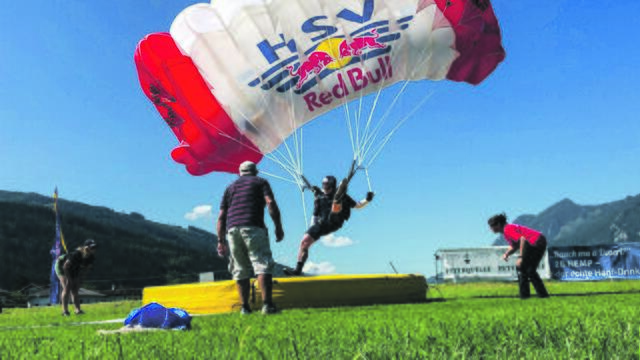 Bereits zum elften Mal gastiert der Fallschirm-Weltcup nach einem Jahr Pause im August wieder in Thalgau.