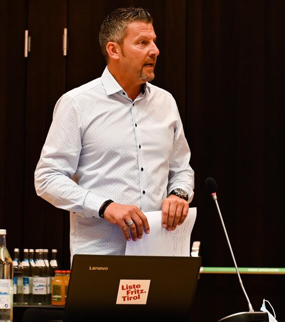 GR Tom Mayer übt Kritik an Bgm. Georg Willi.