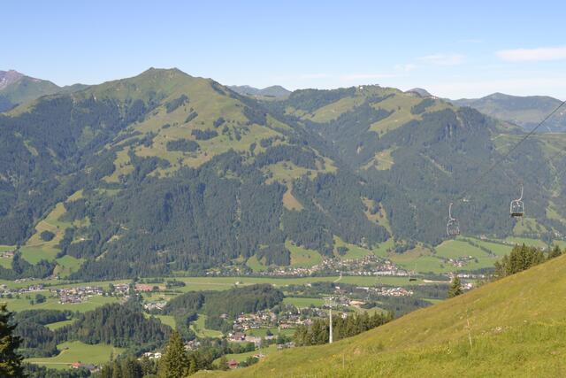 Sessellift und Blick ins Tal, links Unteraurach