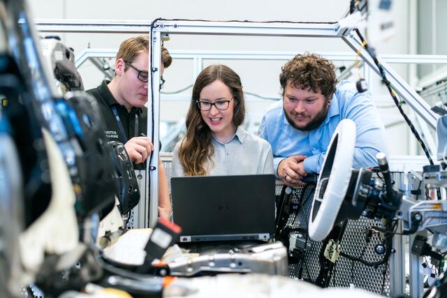 Autoingenieure tüfteln noch an Elektro-Lastwägen.