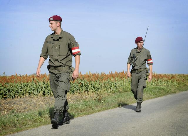 Derzeit sind 600 Soldaten an der Grenze im Burgenland im Einsatz, 400 Mann werden diesen Einsatz nun verstärken.