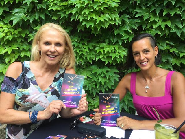 Ulrike Kriegler moderiert Nora Summers Buch: Der steppende Pferdearsch