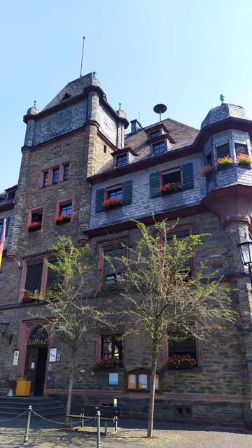 Das Rathaus von Oberwesel. Hier war eine keltische Siedlung mit dem Namen „Vosovia“ angesiedelt. Die Stadt gehört seit 2002 zum UNESCO Welterbe Oberes Mittelrheintal. | Foto: Aina Geber
