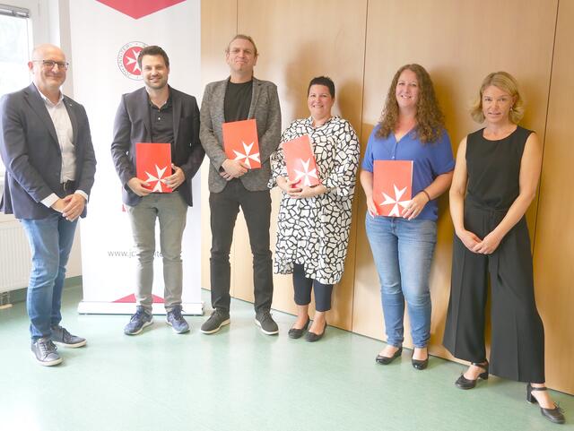 Johanniter-GF Franz Bittersam, Clemens Parz (Bezirkskrankenhaus Schwaz, Bernhard Pfister (Altenheimverband vorderes Zillertal), Daniela Unterlechner (SGS Weer und Umgebung), Nadine Jordan (Seniorenheim Vomp), DGKP Nicole Raslagg, Johanniter Tirol. (v.l.)
