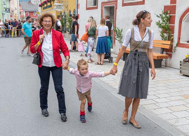 Resi Klein Enkerl und Eva Moser