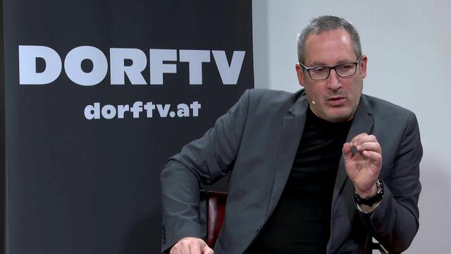 Im TV-Studio des Linzers Martin Wassermair ist schon so mancher Politiker unterschiedlichster Couleur ins Schwitzen gekommen. | Foto: DORFTV