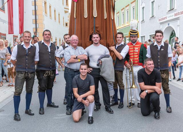 (v.li.n.re.) Prodinger Martin, Fuchsberger Michael, Gappmayer Franz, Samsonträger David Gappmayer, Stefan Gappmayer, Bernd Gappmayer, Philipp Lechner, (vorn.) Florian Fuchberger und Klaus Gappmaier.