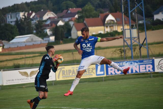 Erik Skodnik war gegen Michael Wurglits den Tick schneller, am Ende gab es aber das 2:1 für Großpetersdorf.