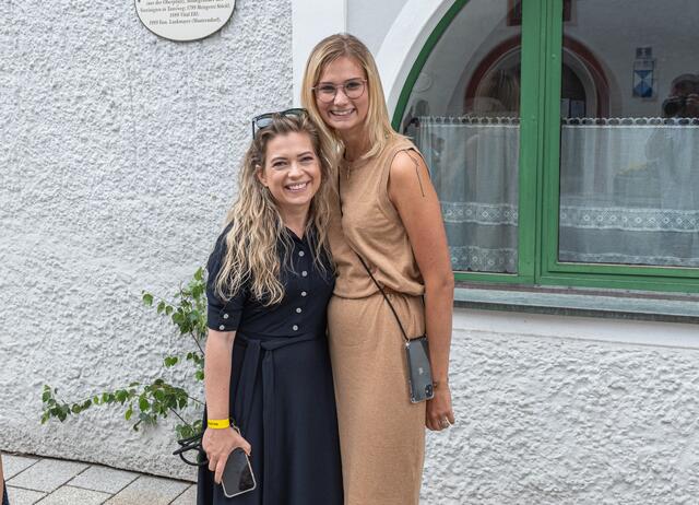 Larissa &amp; Melanie