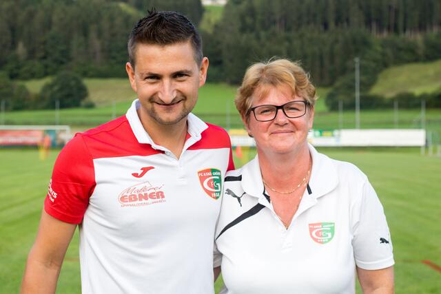 Gmünd-Obfrau Tamara Krammer (rechts) und ihr Kampfmannschaftstrainer Hannes Truskaller wünschen sich den KFV-Cupfinaleinzug.