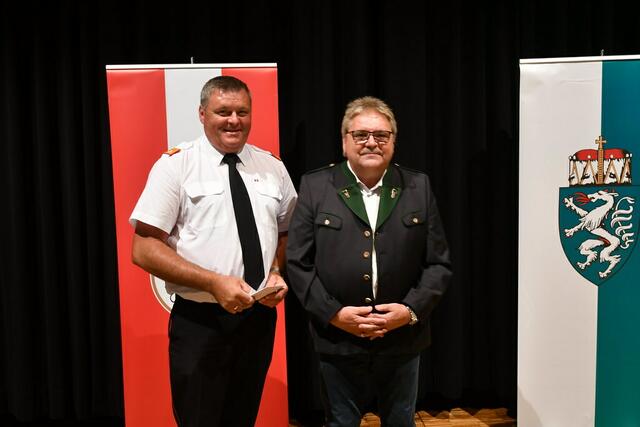 Bereichsfeuerwehr- Kommandant OBR Johann Maier-Paar und Bürgermeister Herbert Mießl  | Foto: Gerald Dreisiebner